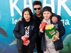 Éric Lapointe publie les photos de son souper de Noël et il est bien accompagné