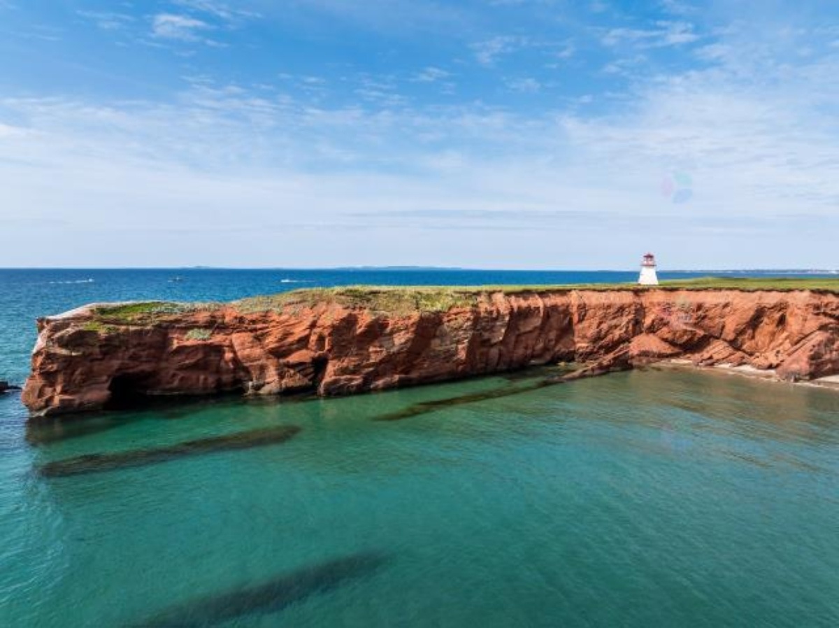Julie Snyder Phare Vue Sur l'eau