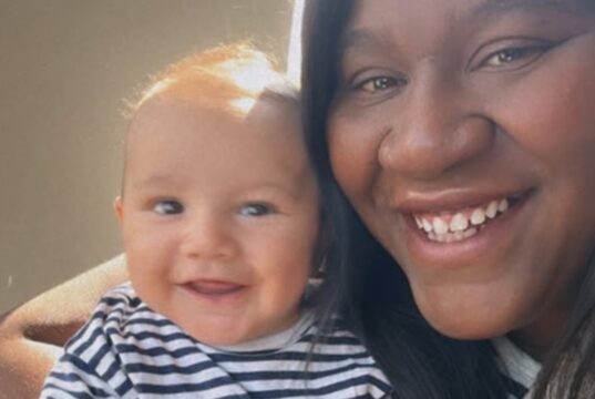 Mélissa Bédard montre le cadeau de son fils et il a l’air tellement heureux melissa bedard fils aaron