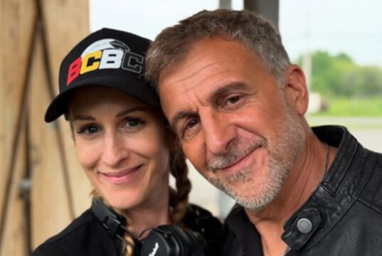 Patrick Huard et sa blonde connue montrent ce qu’ils font pour Noël