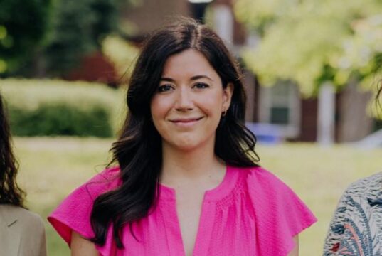 Enceinte, la mairesse Catherine Fournier montre son bedon et c’est quelque chose