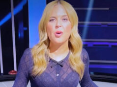 La chemise transparente de Julie Snyder fait réagir à son émission de télé