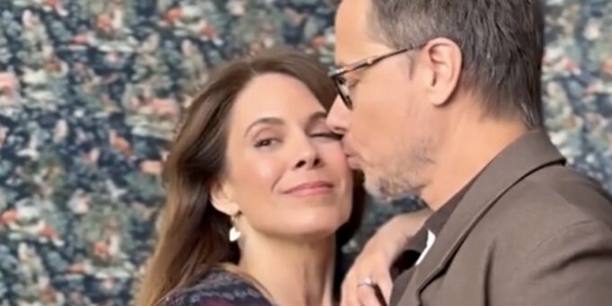 Stéphane Rousseau répond à la rumeur avec sa blonde Julie Perreault