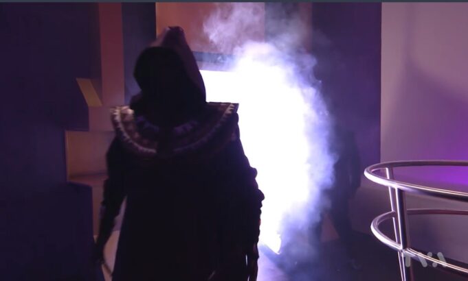 Le revenant à Chanteurs masqués était finalement sous le costume du Maître de la Voûte