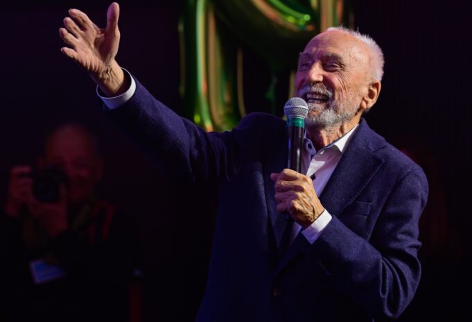 Âgé de 90 ans, Yvon Deschamps fera son retour à la télé pour une raison précise