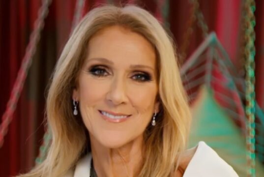 Céline Dion sort et adresse un message pour Noël