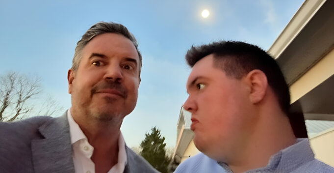 Charles Lafortune partage des images de Sophie Prégent avec leur fils Mathis et la raison est bonne