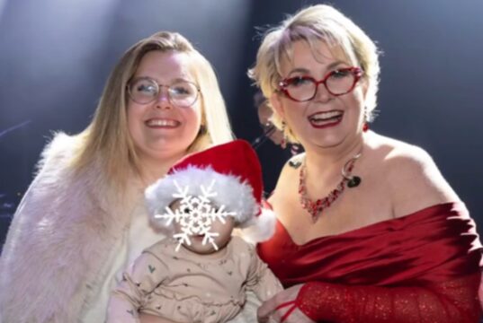 Nathalie Simard publie une photo avec sa petite-fille dans les bras du Père-Noël