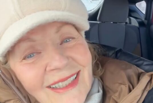 Âgée de 81 ans, France Castel fait une rare sortie après ses problèmes de santé