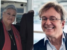 Stéphane Laporte sort et fait une annonce sur Ginette Reno