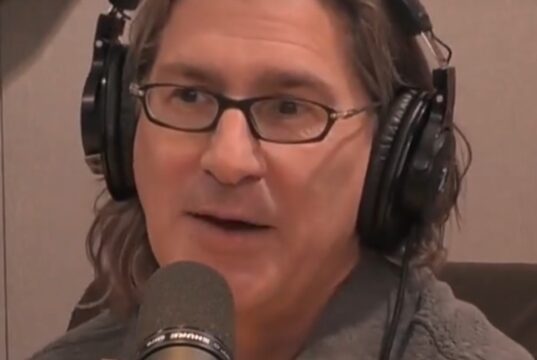 Jean-René Dufort n’en revient pas des changements qu’il doit faire à son émission du Nouvel An