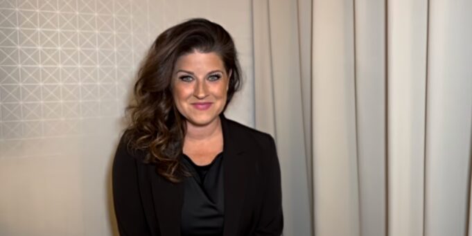 Marie-Élaine Thibert montre son look des Fêtes et ça fait réagir