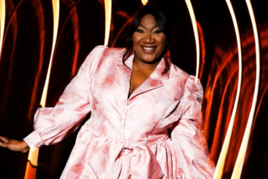 Mélissa Bédard montre sa robe de Noël pour sa performance et c’est quelque chose