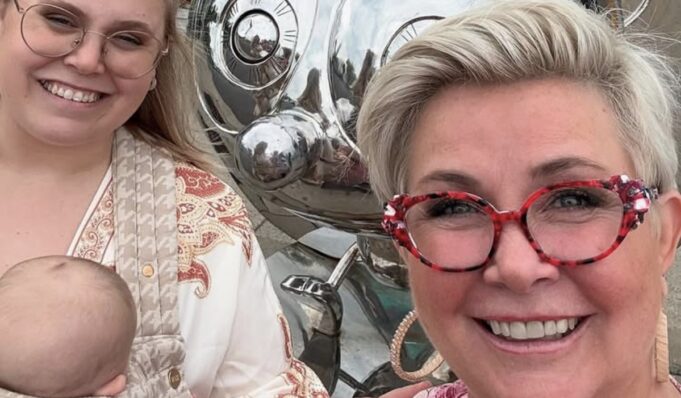 Nathalie Simard publie de rares photos avec sa petite-fille pour son 1 an