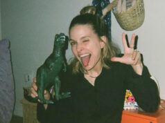 Sarah-Jeanne Labrosse montre son sapin de Noël 2025