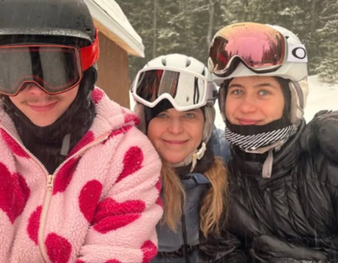Julie Snyder partage toutes les photos de sa sortie extérieure avec ses enfants
