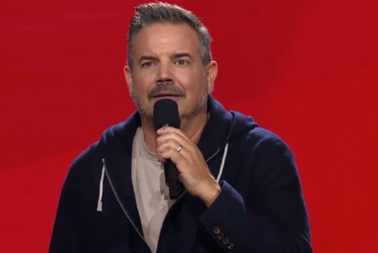 Charles Lafortune surprend les coachs et passe sur scène à La Voix