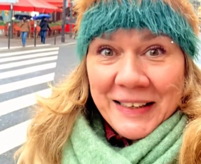 Marina Orsini célèbre sa fête de 59 ans loin du Québec avec son fils