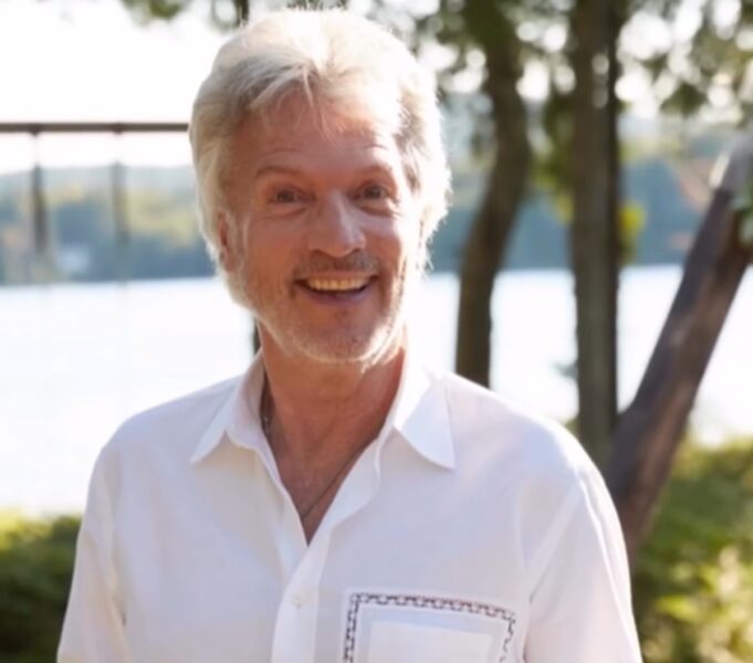 La blonde connue de Claude Meunier annonce une grande nouvelle dans sa vie