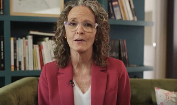 Louise Sigouin fait une précision avant le début de son émission