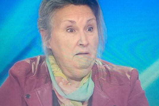 Marthe Laverdière craque complètement à la télé en parlant de sa petite-fille
