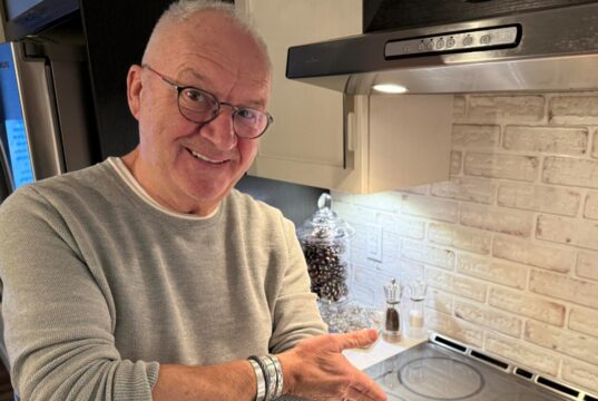 Michel Barrette publie une rare photo d’un voyage loin du Québec