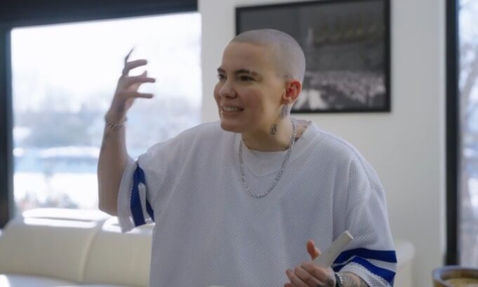 Roxane Bruneau doit interrompre son spectacle pour une raison précise