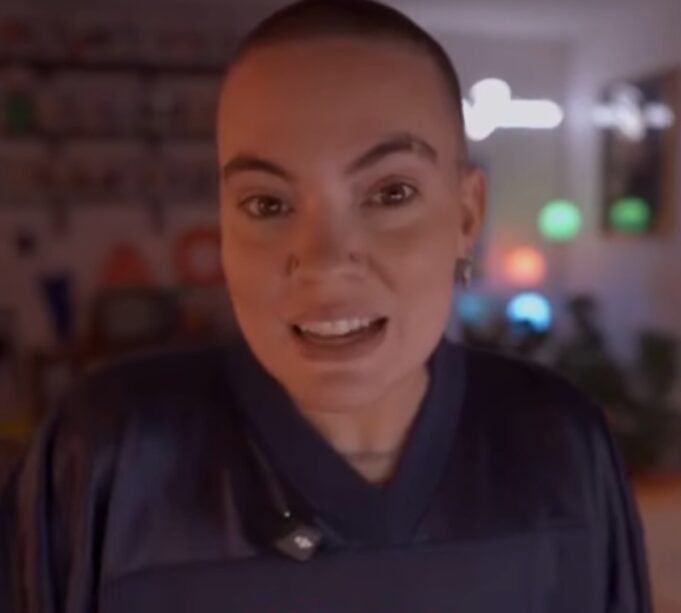 Roxane Bruneau fait rire ses fans en tentant d’apprendre l’allemand pour une raison précise