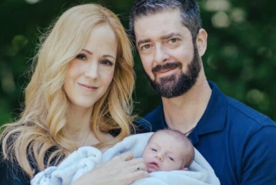 La famille Groulx montre l’activité seul de leur petit dernier