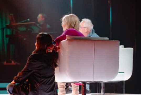 Une chanteuse bien connue annule son passage à En direct de l’univers