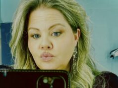 Geneviève Schmidt montre le cadeau qu’elle a fait à son frère et c’est quelque chose