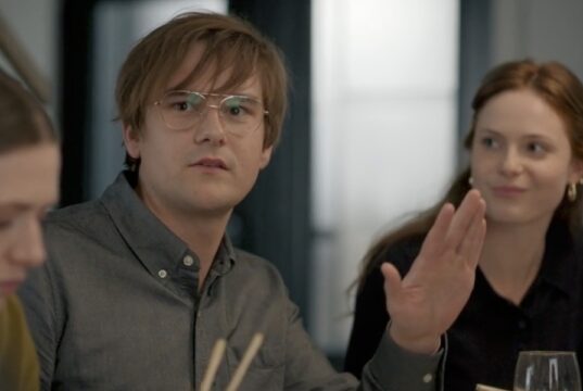 Un acteur de Dumas révèle qu’il est en couple et elle est connue