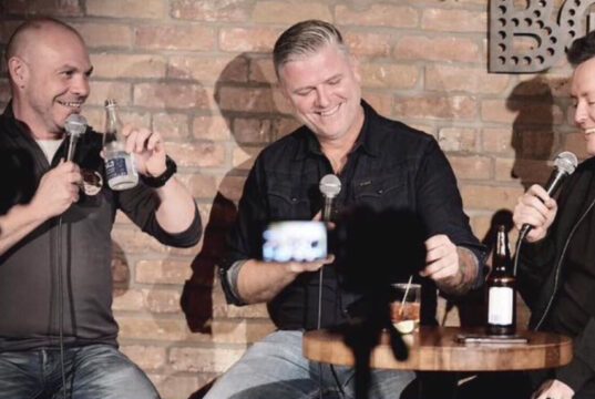 Un humoriste québécois annonce qu’il n’est plus célibataire