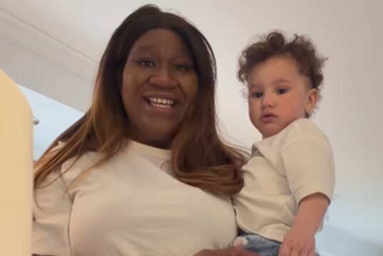 Mélissa Bédard fait grandement réagir en chantant avec son fils dans ses bras