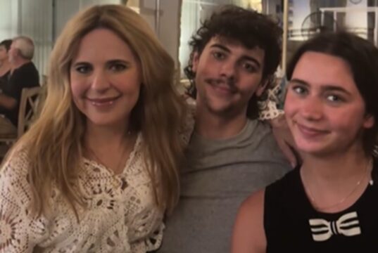 Julie Snyder partage une nouvelle photo avec ses 2 enfants et un élément précis fait réagir