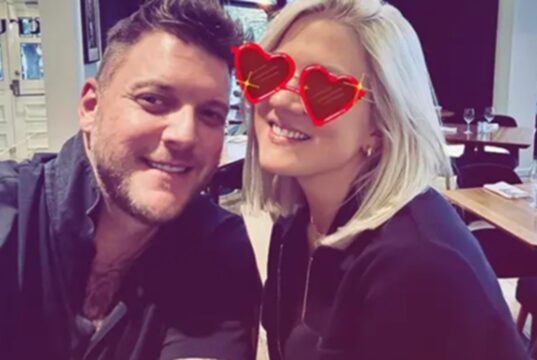 Mathieu Baron partage une photo avec sa nouvelle blonde et un élément attire l’attention