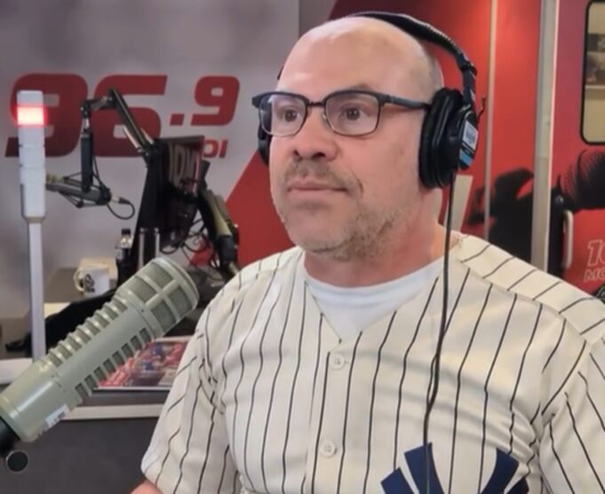 Maxim Martin doit quitter son emploi à la radio pour des raisons de santé