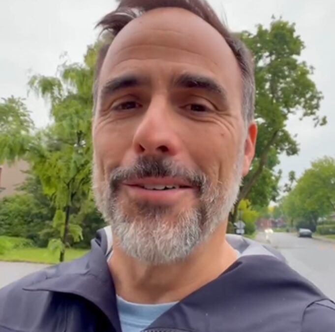 Sébastien Benoit partage une photo en plein tournage de son émission