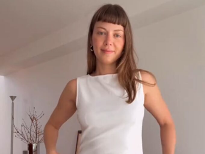 L’actrice Catherine St-Laurent opte pour les cheveux courts en pleine saison estivale