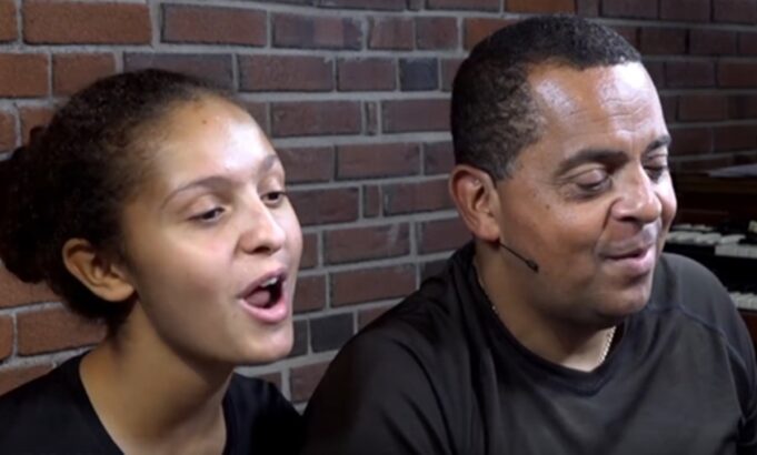Gregory Charles chante avec sa fille Julia et c’est quelque chose