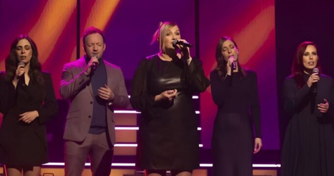 Les choristes d’En direct de l’univers annoncent leur premier projet musical et les réactions sont nombreuses