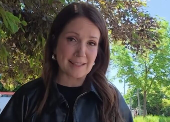 France Beaudoin s’adresse aux fans d’En direct de l’univers pour une raison précise