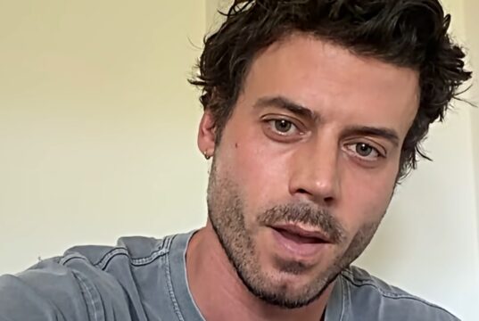 L’acteur François Arnaud aurait un nouveau chum et il est connu