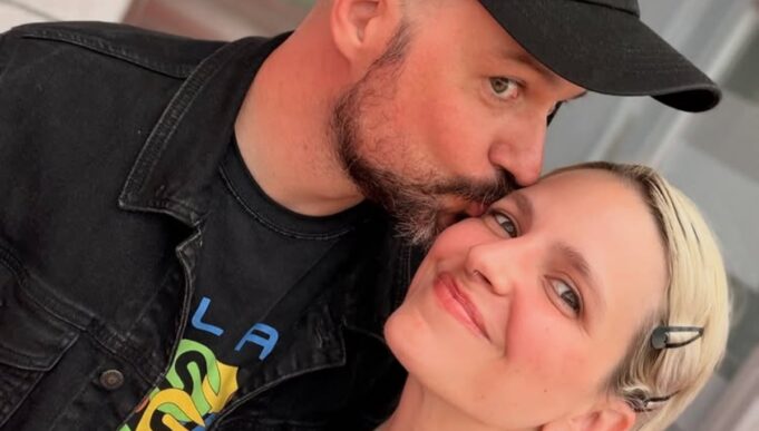 Marc-André Grondin publie une photo de couple et un message touchant pour les 35 ans de Sarah-Jeanne