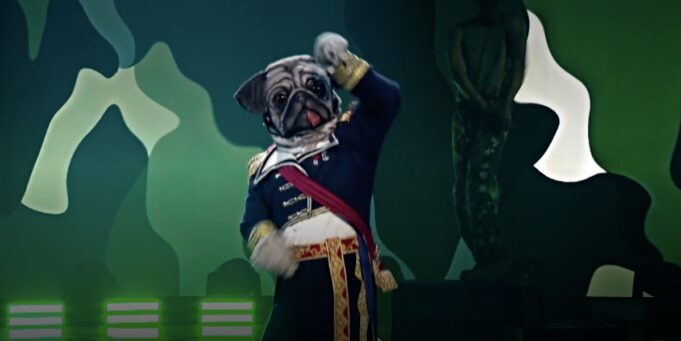 Plusieurs pensent avoir trouvé qui se cache sous le costume du Colonel Pug à Chanteurs masqués