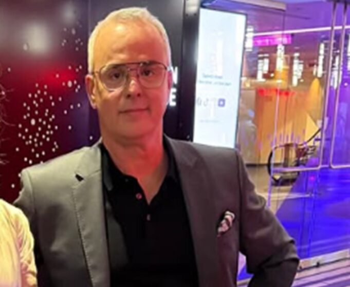 Gino Chouinard défile sur le tapis rouge avec une autre animatrice bien connue