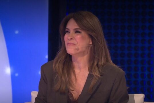 Un comédien bien connu lance l’univers de Julie Perreault à En direct de l’univers