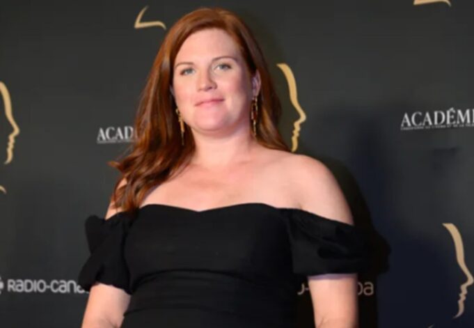 Enceinte, Julie Trépanier pose sur le tapis rouge du Gala des Gémeaux 2026