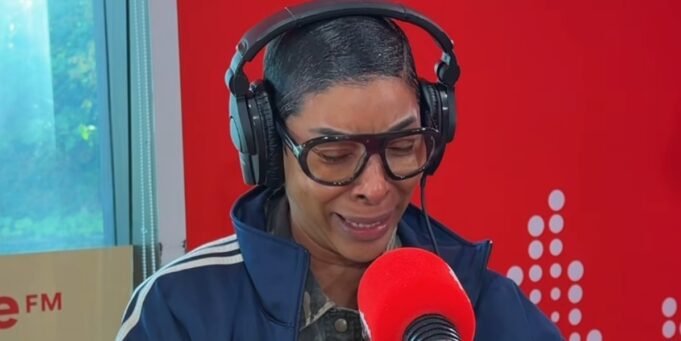 Varda Étienne fond en larmes en direct en ondes pour une raison précise