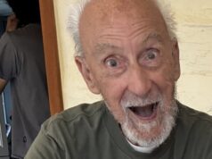 Yvon Deschamps partage une rare photo avec sa blonde